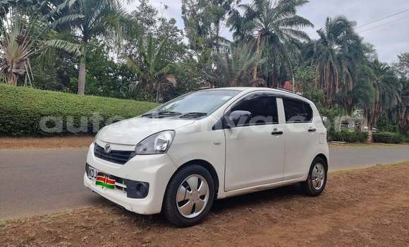 Nunua Ilio tumika Daihatsu Mira Nyeupe Gari ndani ya Busia nchini West Kenya