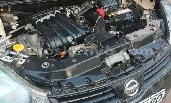 Nunua Ilio tumika Nissan Avenir Nyeupe Gari ndani ya Changamwe nchini Pwani