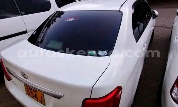 Oofamaa Toyota Axio White Makiinaa iti Gilgil keessatti Central keessatti