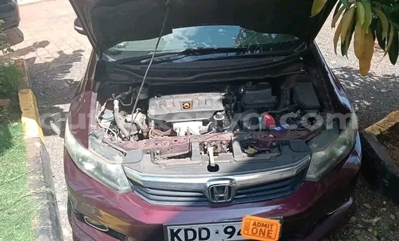 Nunua Ilio tumika Honda Civic Nyekundu Gari ndani ya Habaswein nchini Kaskazini Mashariki mwa Kenya