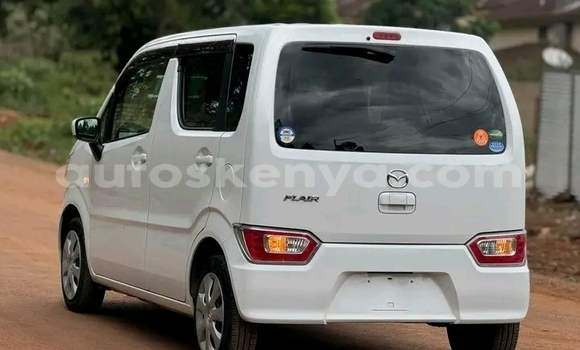 Oofamaa Mazda Flair White Makiinaa iti Bute keessatti Northeast Kenya keessatti Oofamaa Mazda Flair White Makiinaa iti Bute keessatti Northeast Kenya keessatti