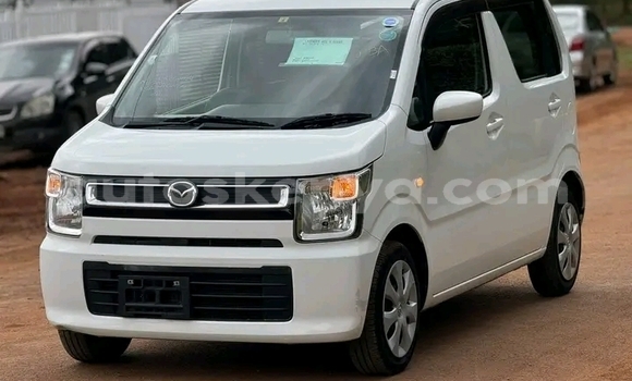 Oofamaa Mazda Flair White Makiinaa iti Bute keessatti Northeast Kenya keessatti Oofamaa Mazda Flair White Makiinaa iti Bute keessatti Northeast Kenya keessatti