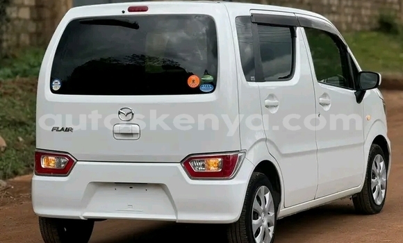 Oofamaa Mazda Flair White Makiinaa iti Bute keessatti Northeast Kenya keessatti Oofamaa Mazda Flair White Makiinaa iti Bute keessatti Northeast Kenya keessatti