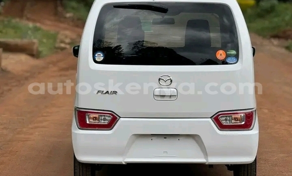 Oofamaa Mazda Flair White Makiinaa iti Bute keessatti Northeast Kenya keessatti Oofamaa Mazda Flair White Makiinaa iti Bute keessatti Northeast Kenya keessatti