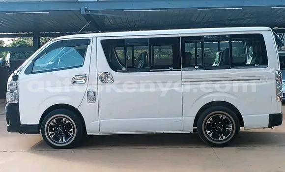 Nunua Ilio tumika Toyota Hiace Nyeupe Gari ndani ya Bute nchini Kaskazini Mashariki mwa Kenya