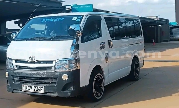 Oofamaa Toyota Hiace White Makiinaa iti Bute keessatti Northeast Kenya keessatti Oofamaa Toyota Hiace White Makiinaa iti Bute keessatti Northeast Kenya keessatti