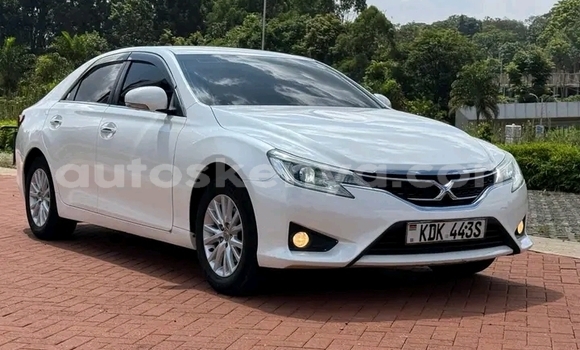 Nunua Ilio tumika Toyota Mark X Nyeupe Gari ndani ya Hola nchini Kenya ya Pwani