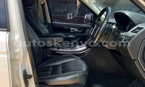 Nunua Ilio tumika Range Rover Range Rover Nyeupe Gari ndani ya Griftu nchini Kaskazini Mashariki mwa Kenya Nunua Ilio tumika Range Rover Range Rover Nyeupe Gari ndani ya Griftu nchini Kaskazini Mashariki mwa Kenya