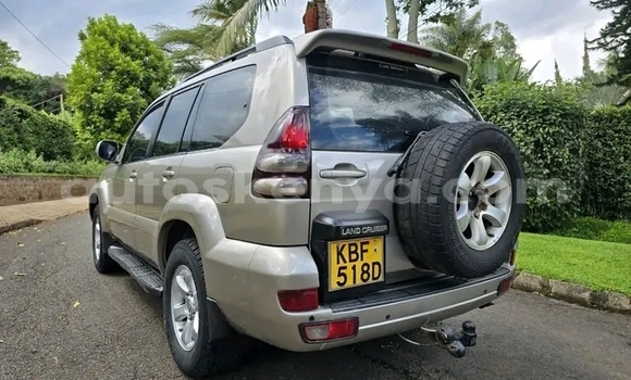 Oofamaa Toyota Prado Other Makiinaa iti Changamwe keessatti Coast keessatti Oofamaa Toyota Prado Other Makiinaa iti Changamwe keessatti Coast keessatti