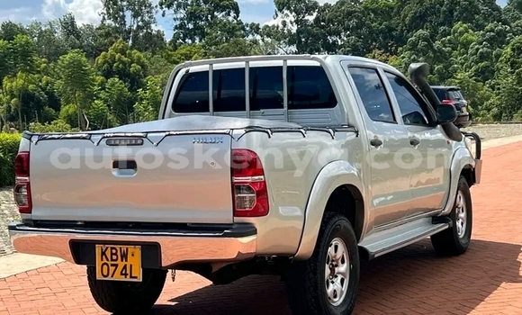 Oofamaa Toyota Hilux Other Makiinaa iti Kerugoya keessatti Central Kenya keessatti Oofamaa Toyota Hilux Other Makiinaa iti Kerugoya keessatti Central Kenya keessatti