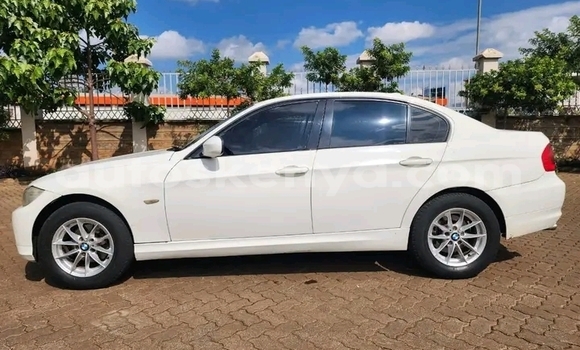 Nunua Ilio tumika BMW 315 Nyeupe Gari ndani ya Bute nchini Kaskazini Mashariki mwa Kenya