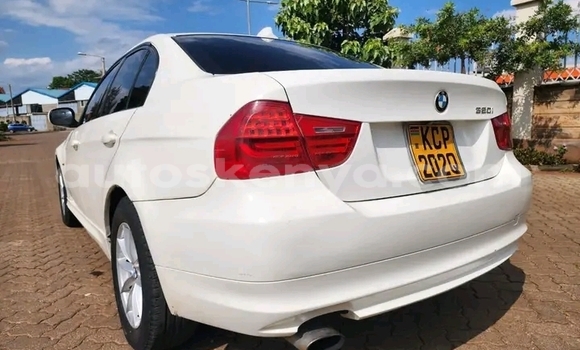 Oofamaa BMW 315 White Makiinaa iti Bute keessatti Northeast Kenya keessatti Oofamaa BMW 315 White Makiinaa iti Bute keessatti Northeast Kenya keessatti