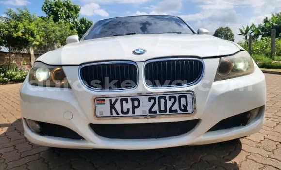 Oofamaa BMW 315 White Makiinaa iti Bute keessatti Northeast Kenya keessatti Oofamaa BMW 315 White Makiinaa iti Bute keessatti Northeast Kenya keessatti