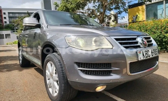 Oofamaa Volkswagen Touareg Other Makiinaa iti Habaswein keessatti Northeast Kenya keessatti Oofamaa Volkswagen Touareg Other Makiinaa iti Habaswein keessatti Northeast Kenya keessatti