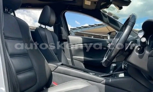 Oofamaa Mazda Atenza Other Makiinaa iti Changamwe keessatti Coast keessatti Oofamaa Mazda Atenza Other Makiinaa iti Changamwe keessatti Coast keessatti