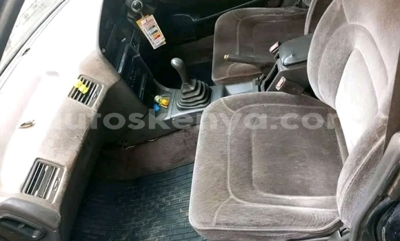 Oofamaa Subaru Legacy Black Makiinaa iti Changamwe keessatti Coast keessatti Oofamaa Subaru Legacy Black Makiinaa iti Changamwe keessatti Coast keessatti