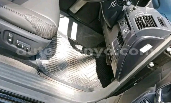 Nunua Ilio tumika Toyota Prado Nyeusi Gari ndani ya Bute nchini Kaskazini Mashariki mwa Kenya