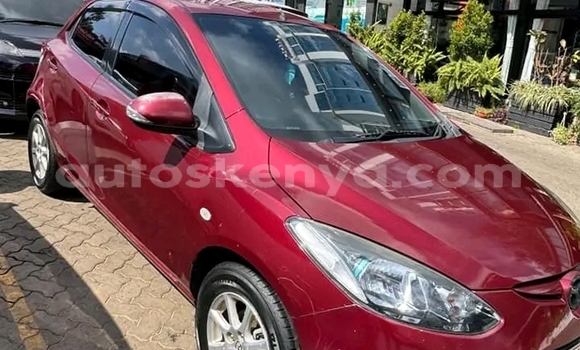 Oofamaa Mazda Demio Red Makiinaa iti Bute keessatti Northeast Kenya keessatti Oofamaa Mazda Demio Red Makiinaa iti Bute keessatti Northeast Kenya keessatti