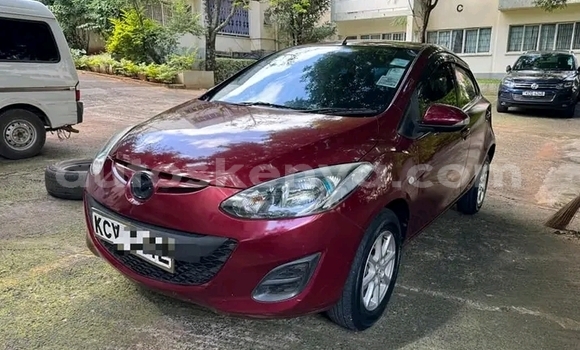 Oofamaa Mazda Demio Red Makiinaa iti Bute keessatti Northeast Kenya keessatti Oofamaa Mazda Demio Red Makiinaa iti Bute keessatti Northeast Kenya keessatti