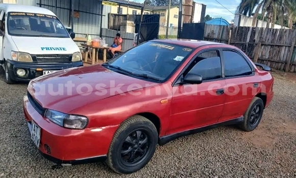 Oofamaa Subaru Impreza Red Makiinaa iti Bura keessatti Northeast Kenya keessatti Oofamaa Subaru Impreza Red Makiinaa iti Bura keessatti Northeast Kenya keessatti