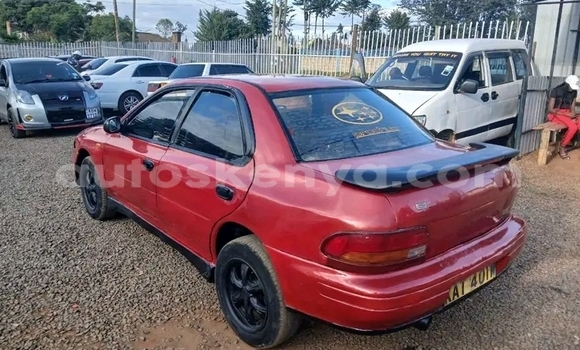 Oofamaa Subaru Impreza Red Makiinaa iti Bura keessatti Northeast Kenya keessatti Oofamaa Subaru Impreza Red Makiinaa iti Bura keessatti Northeast Kenya keessatti