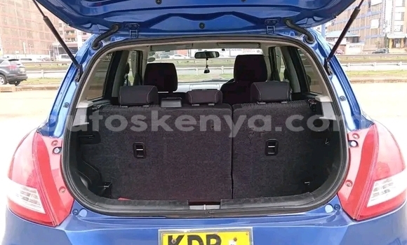 Oofamaa Suzuki Swift Blue Makiinaa iti Bute keessatti Northeast Kenya keessatti