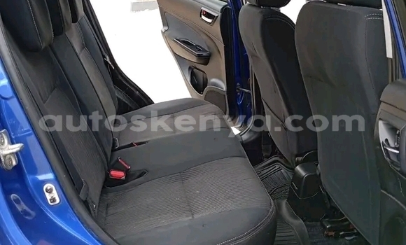 Oofamaa Suzuki Swift Blue Makiinaa iti Bute keessatti Northeast Kenya keessatti Oofamaa Suzuki Swift Blue Makiinaa iti Bute keessatti Northeast Kenya keessatti