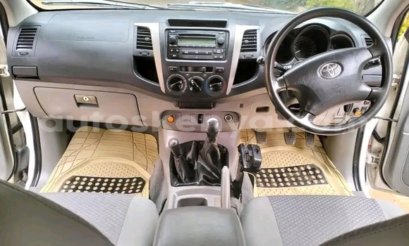 Buy Used Toyota Hilux White Car in Changamwe in Coast Buy Used Toyota Hilux White Car in Changamwe in Coast
