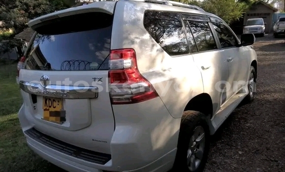 Buy Used Toyota Prado White Car in Changamwe in Coast Buy Used Toyota Prado White Car in Changamwe in Coast