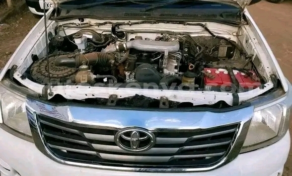 Buy Used Toyota Hilux White Car in Chuka in East Kenya Buy Used Toyota Hilux White Car in Chuka in East Kenya