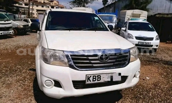 Buy Used Toyota Hilux White Car in Chuka in East Kenya Buy Used Toyota Hilux White Car in Chuka in East Kenya