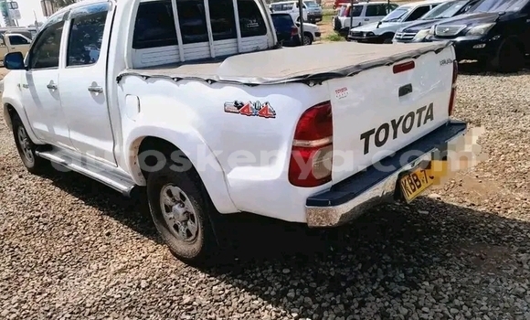 Buy Used Toyota Hilux White Car in Chuka in East Kenya Buy Used Toyota Hilux White Car in Chuka in East Kenya