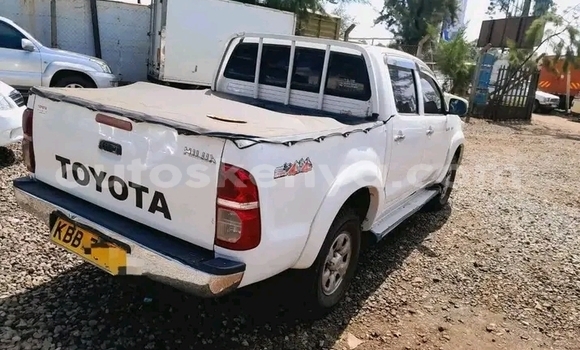 Buy Used Toyota Hilux White Car in Chuka in East Kenya Buy Used Toyota Hilux White Car in Chuka in East Kenya