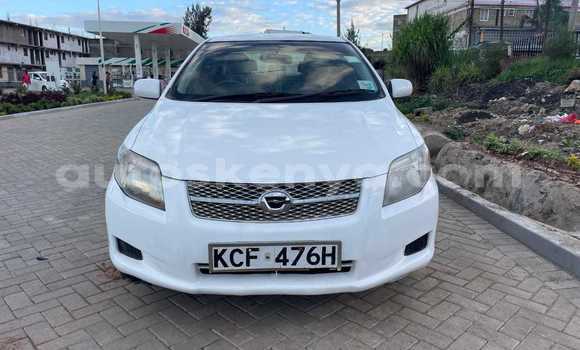 Oofamaa Toyota Axio White Makiinaa iti Nairobi keessatti Nairobi keessatti