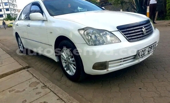 Oofamaa Toyota Crown White Makiinaa iti Nairobi keessatti Nairobi keessatti Oofamaa Toyota Crown White Makiinaa iti Nairobi keessatti Nairobi keessatti