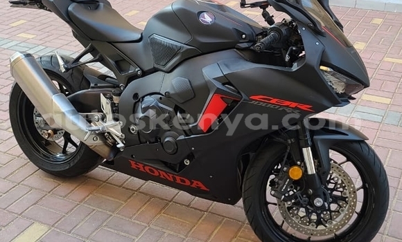Oofamaa Honda CBR 1000 RR Black Doqdoqqee iti Nairobi keessatti Nairobi keessatti