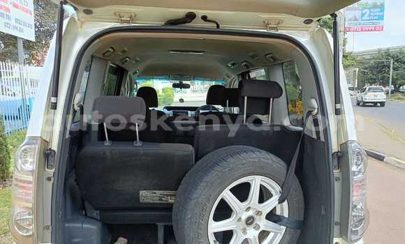 Nunua Ilio tumika Toyota Voxy Nyeupe Gari ndani ya Nairobi nchini Nairobi Nunua Ilio tumika Toyota Voxy Nyeupe Gari ndani ya Nairobi nchini Nairobi