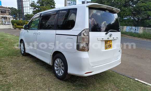 Nunua Ilio tumika Toyota Voxy Nyeupe Gari ndani ya Nairobi nchini Nairobi Nunua Ilio tumika Toyota Voxy Nyeupe Gari ndani ya Nairobi nchini Nairobi