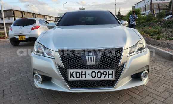 Oofamaa Toyota Crown Silver Makiinaa iti Nairobi keessatti Nairobi keessatti