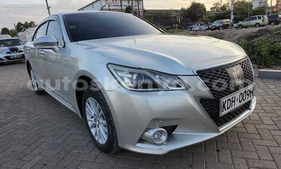Nunua Ilio tumika Toyota Crown Fedha Gari ndani ya Nairobi nchini Nairobi Nunua Ilio tumika Toyota Crown Fedha Gari ndani ya Nairobi nchini Nairobi