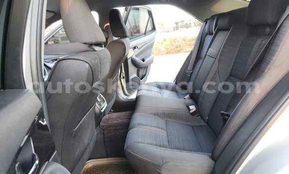 Nunua Ilio tumika Toyota Crown Fedha Gari ndani ya Nairobi nchini Nairobi Nunua Ilio tumika Toyota Crown Fedha Gari ndani ya Nairobi nchini Nairobi