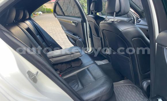 Nunua Ilio tumika Mercedes‒Benz 200 Nyeupe Gari ndani ya Nairobi nchini Nairobi Nunua Ilio tumika Mercedes‒Benz 200 Nyeupe Gari ndani ya Nairobi nchini Nairobi