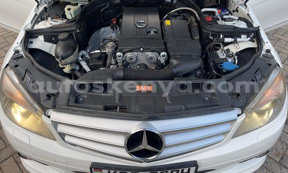 Nunua Ilio tumika Mercedes‒Benz 200 Nyeupe Gari ndani ya Nairobi nchini Nairobi Nunua Ilio tumika Mercedes‒Benz 200 Nyeupe Gari ndani ya Nairobi nchini Nairobi