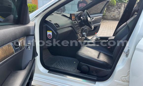 Nunua Ilio tumika Mercedes‒Benz 200 Nyeupe Gari ndani ya Nairobi nchini Nairobi Nunua Ilio tumika Mercedes‒Benz 200 Nyeupe Gari ndani ya Nairobi nchini Nairobi