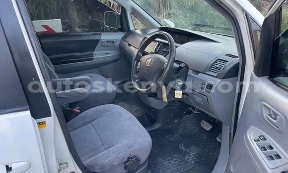 Nunua Ilio tumika Toyota Voxy Nyeupe Gari ndani ya Nairobi nchini Nairobi Nunua Ilio tumika Toyota Voxy Nyeupe Gari ndani ya Nairobi nchini Nairobi