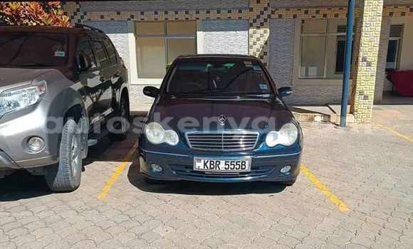 Nunua Ilio tumika Mercedes‒Benz C–Class Bluu Gari ndani ya Nyeri nchini Kati Kenya