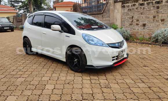 Buy Used Honda Fit White Car in Nairobi in Nairobi Buy Used Honda Fit White Car in Nairobi in Nairobi