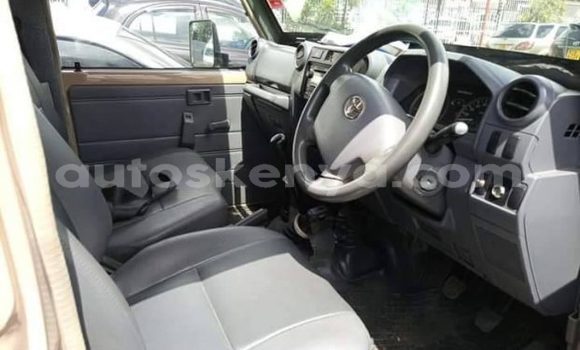 Nunua Ilio tumika Toyota Land Cruiser Beige Gari ndani ya Machakos nchini Nairobi Nunua Ilio tumika Toyota Land Cruiser Beige Gari ndani ya Machakos nchini Nairobi