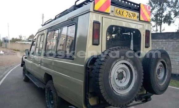Nunua Ilio tumika Toyota Land Cruiser Beige Gari ndani ya Machakos nchini Nairobi Nunua Ilio tumika Toyota Land Cruiser Beige Gari ndani ya Machakos nchini Nairobi