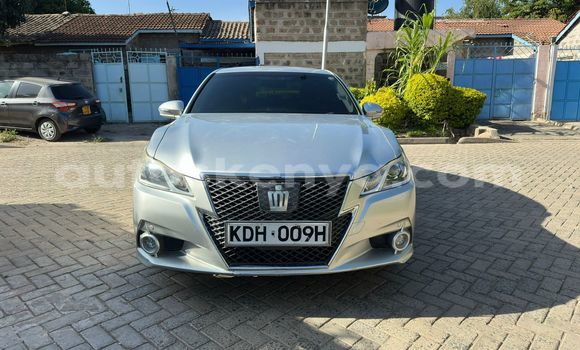 Nunua Ilio tumika Toyota Crown Nyeupe Gari ndani ya Nairobi nchini Nairobi